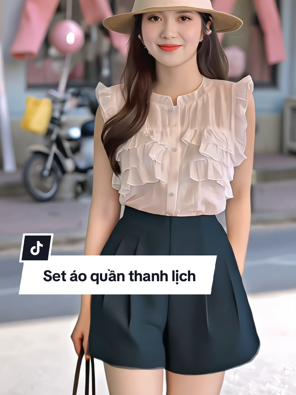 Set đồ nữ xinh xắn thanh lịch, gồm áo sơ mi tầng nhẹ nhàng phối cùng quần cạp cao có túi hai bên (có tách set), bạn mặc đi học đi làm hay đi chơi đều xinh nè #setdoxinh #setdonu #setdodep #ThoiTrendNu #xuhuong #saonguyen99 