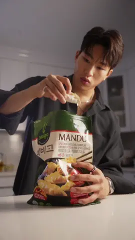 my goto meal when i gotta be somewhere quick - using @bibigo USA spicy pork mandu #KCON #KCONLA2025 #CJ #CJ_K_CULTURE_AMBASSADOR