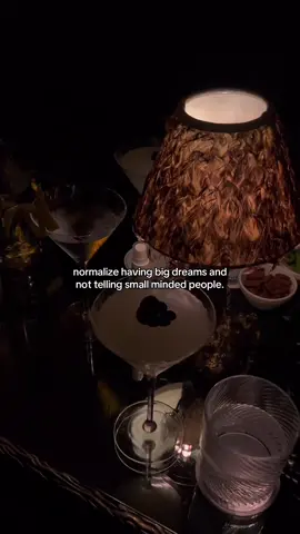 normalize having big dreams and not telling small minded people. #facelesscontentcreator #digitalmarketing #girlboss #manifestation #dreamlife #onlinebusiness #fyp