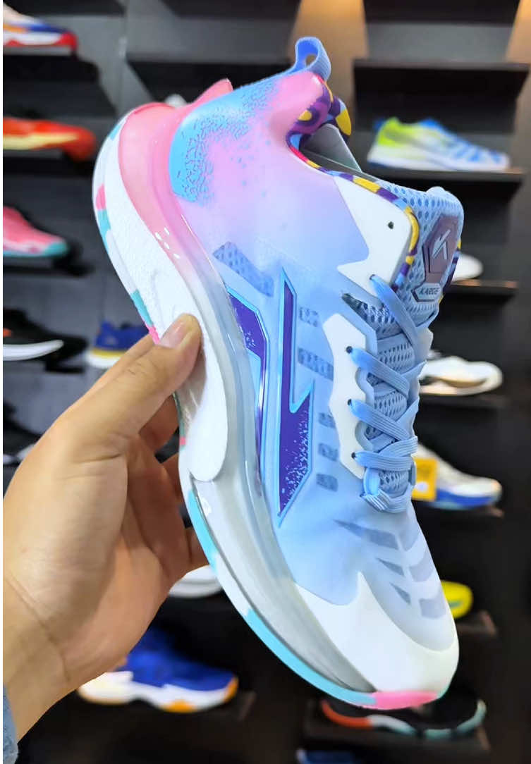 New karge Jaya Wijaya stok terbatas buruan cek out🔥 #karge #kargejayawijaya #sepatuvolikarge #sepatuvoli #sepatuolahraga #tarkamvoli #voliindonesia #volleyball #voli