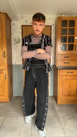 In me dungarees moo 🐮 #fashion #fashiontiktok #ravefashion #ravefit #StreetStyle #streetwear #menstyle 