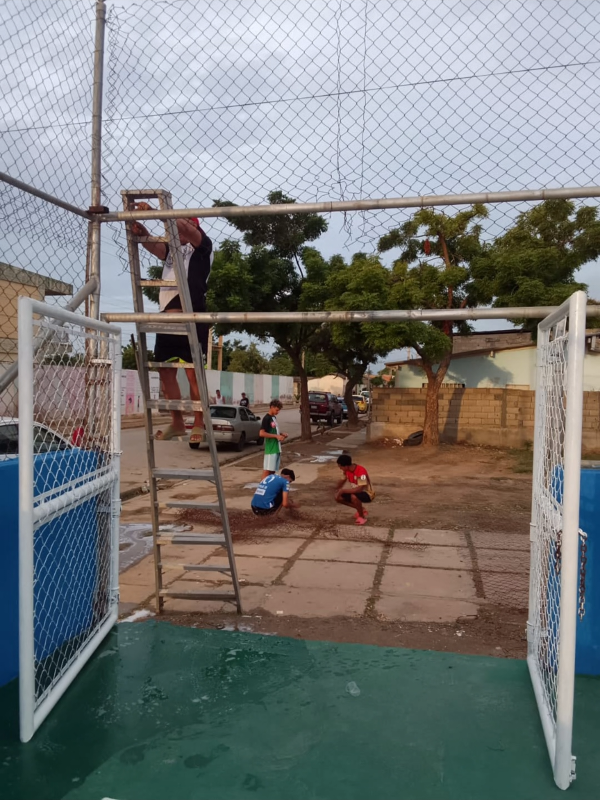 #ElCONAS • Hoy 08/08/2025 el CONAS👨🏻‍✈️👨🏻‍✈️👨🏻‍✈️ se encuentra terminando la Renovación de la cancha Juventud Caiguire.  #Caiguire🇻🇪  #ComunaONada🇻🇪 #SucreTeInspira🫂