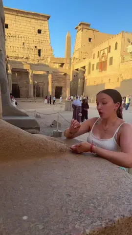 Manicurista conoce al faraón 🤣🤣🤣 #egypt #pharaoh #pedicura #chisme 