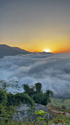 #cloudy #bhirlangkhuriviewpoint #baglung #foryoupage #keepvisiting🥰us #keeploving #fyp 