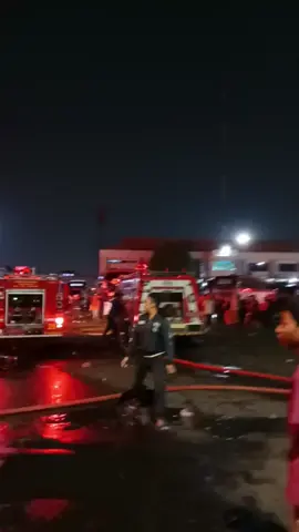 8 Agustus terjadi kebakaran bus dari po. Adhi prima, di terminal induk kota Bekasi , pukul 19.40 ,  di karenakan kelistrikan kongslet , posisi saat saya jaga/ kerja di terminal tersebut,  #busmania #infobekasi 