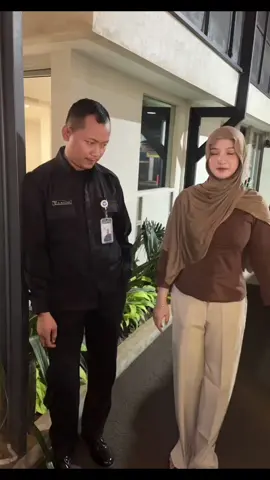 ko si bapa kaya lebih ke kesel yh😭