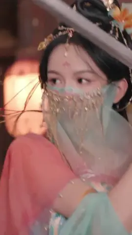 ดอกไม้คู่กับสาวงาม แล้วสาวงามจะคู่ใครคะ? 🤭🌹 เหอเยี่ยนตอนรำกระบี่สวยมากก 💗✨ #legendoffemalegeneral #เหนือสมรภูมิ #zhouye ##chenglei #ซีรี่ย์จีน 