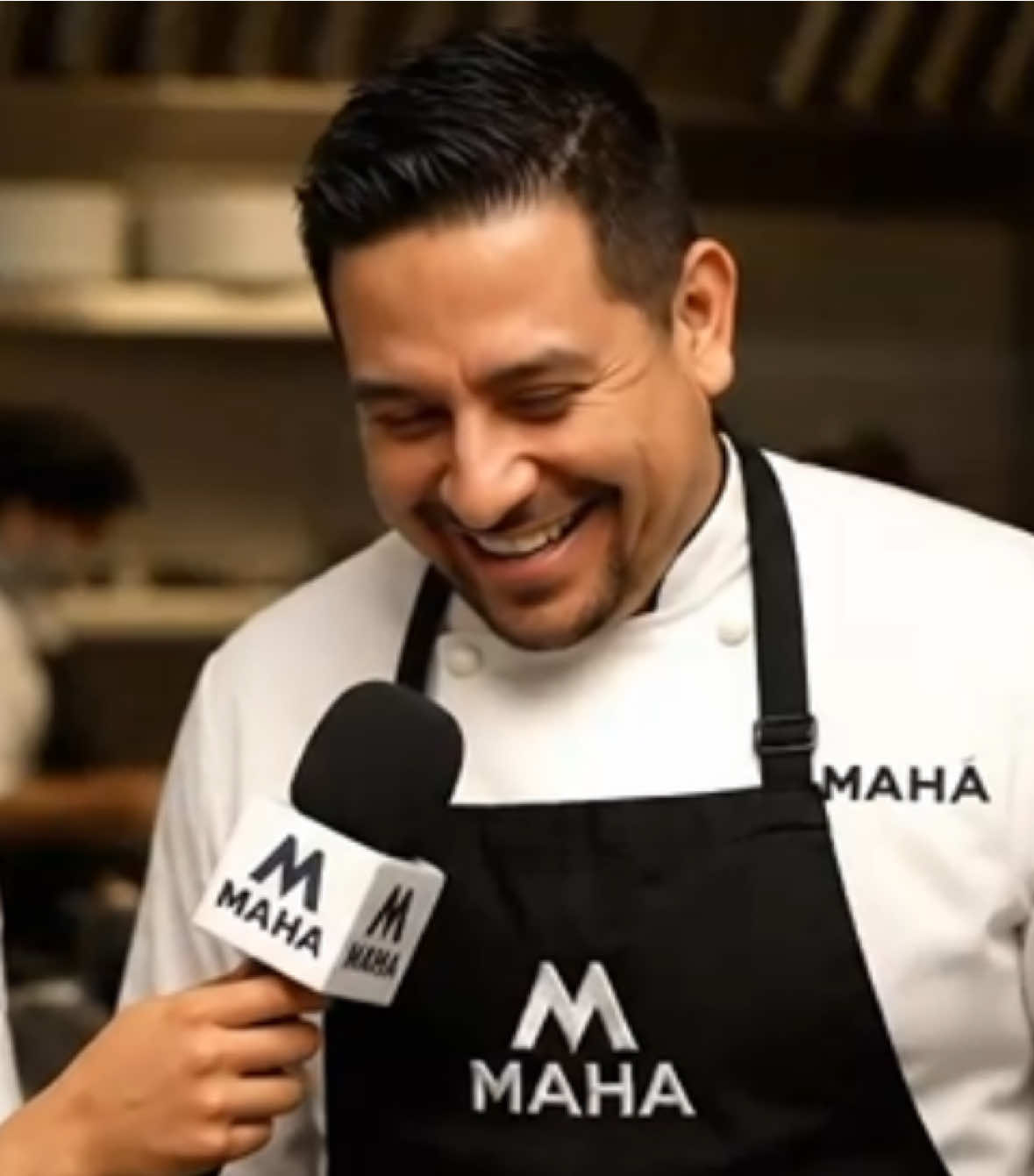 Ni modo que en la ferretería, preciosa 🗣️ El único lugar donde encontrarás todo para tu restaurante 🍽️ y a precios de MAYOREO es MAHA 🔥 Compra en línea en maha.com.mx 📲 tenemos envíos GRATIS + 3 y 6 meses sin intereses 💳 . . . . #mayoreo #ia #entrevista #chef #humor #restaurante #cocina      
