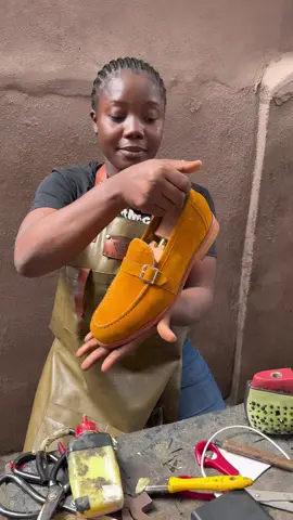 #shoemakerinlagos #handmadecraft #shoemaking #handmadeinlagos #handmadeinnigeria #menshoes #genuineleather #fashiontiktok #loafers 