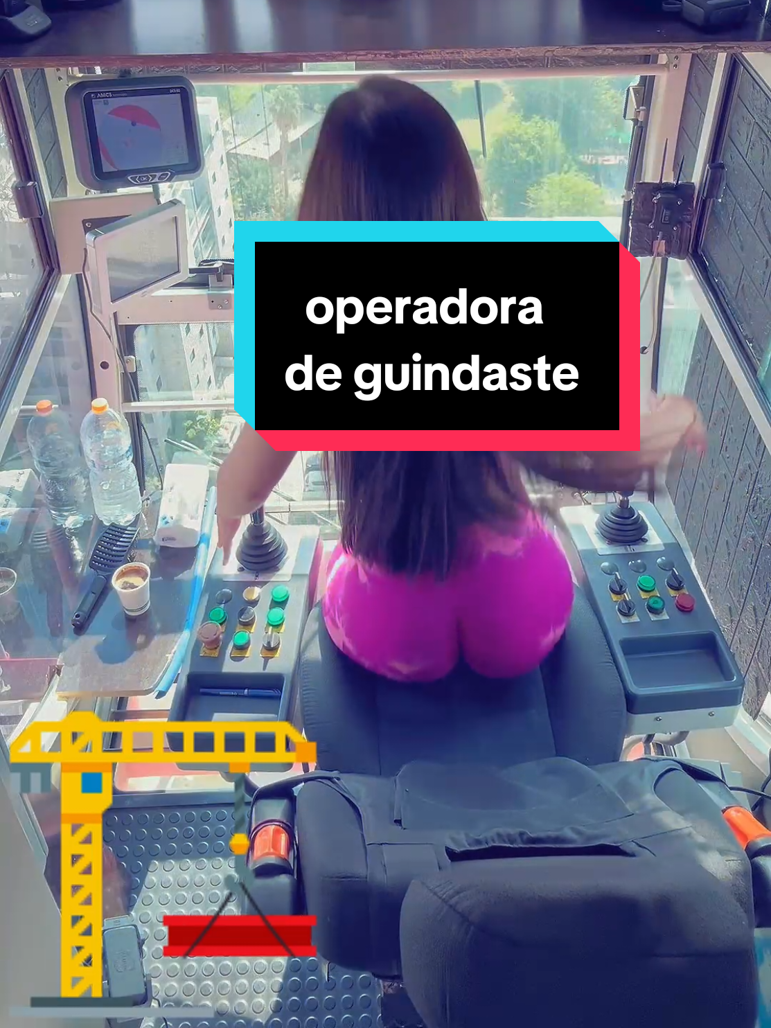 essa operadora de guindaste em Israel se destaca nas redes mostrando a rotina do seu trabalho #guindaste #operador #construçao #obra 