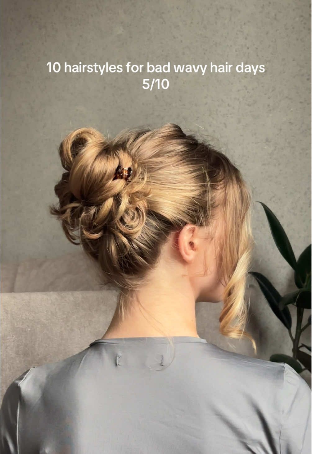 hairstyle to save your bad hair day | wavy hairstyle 5/10  easy updo  #updo #wavyhairstyle #messybun #messybuntutorial Effortless hairstyle for everyday  #hairtutorial #hairstyles #hairinspo #hairtok 