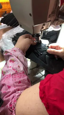 Tn the shoes #sneakers #fashion #factorywork #sneakerheadcheck #ordernow #shoefactory #nike #factoryorder #workshoe #wholesale #workshop #foryoupage❤️❤️ #airmax #nikeardilla 