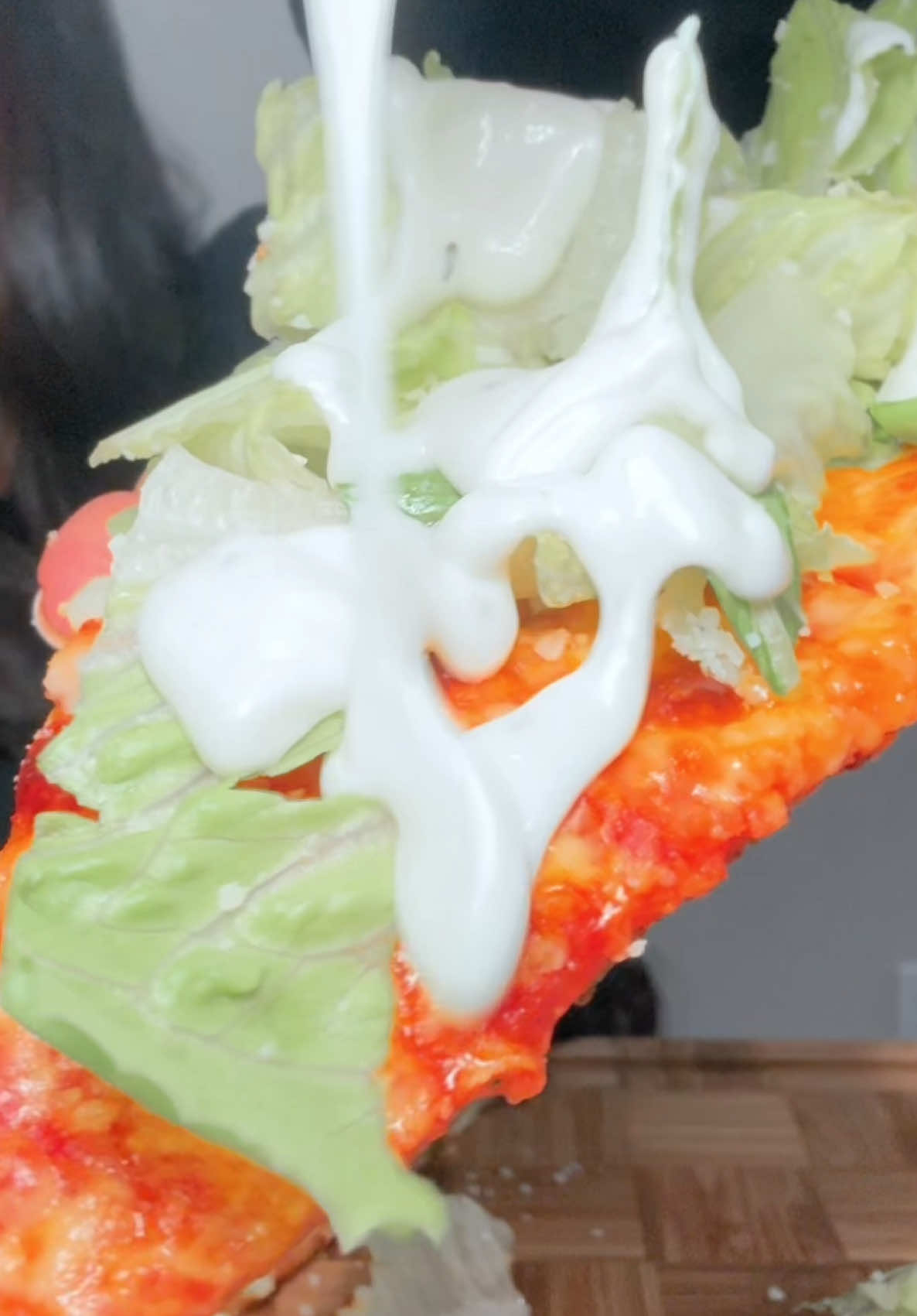 eat a caesar salad cheese pizza with meeee 😋🍕🥗 #mukbang #Foodie #asmr #foodtiktok #cleanmukbang #mukbangfoodasmr #mukbanger #pizza #caesarsalad #caesar #caesarsaladwrap #caesarsaladpizza 
