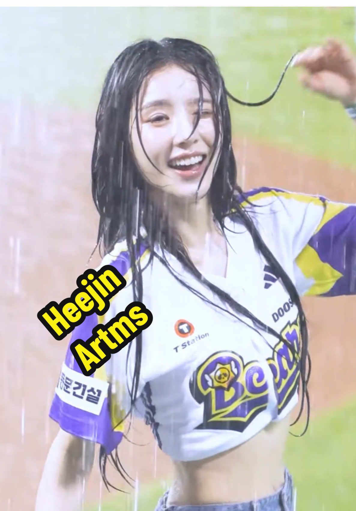 Heejin is doing her best for you 👀 #heejin #loona #artms #kpop #korean #dance #wet #fancam 
