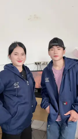 Hoodie Couple Cakep 180Ribuan Dapat 2 😍 #hoodiecouple #jaketcouple #outfitcouple #outfitcouplepasangan 
