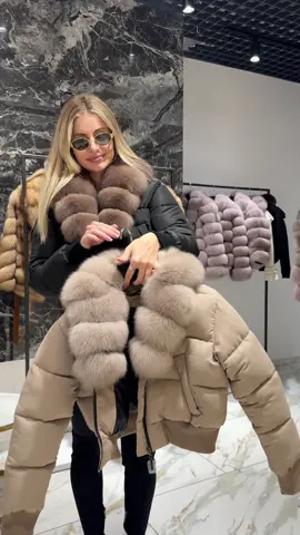 В наличии, для заказа пиши в инстаграм #рекомендации #шуба #пуховик #куртка 