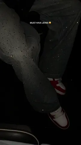 Yall definitely need a pair of these jeans from the tiktokshop 🤩 #tiktokshop#jesns#rhinestonejesns  