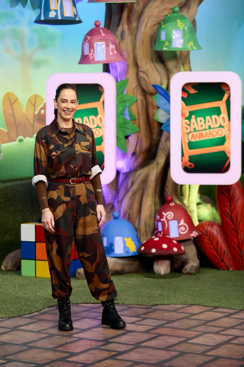 Amanhã (09), no @SBT, prepare-se para o Sábado Animado em comemoração antecipada ao Dia dos Pais! 👔🎉 Junte-se a nós a partir das 06h45 da manhã para uma programação especial, cheia de brincadeiras e desenhos incríveis! Traga todos os seus queridos! 💙✨ 🎬 @marcinhobertolone / @lab3tv 📸 CAPA: Lourival Ribeiro / SBT . . . #SilviaAbravanel #DesenhosAnimados #SBT #SábadoAnimado #Bastidores #DiaDosPais #Pais #EspecialDiaDosPais #ProduçãoSilviaAbravanel 