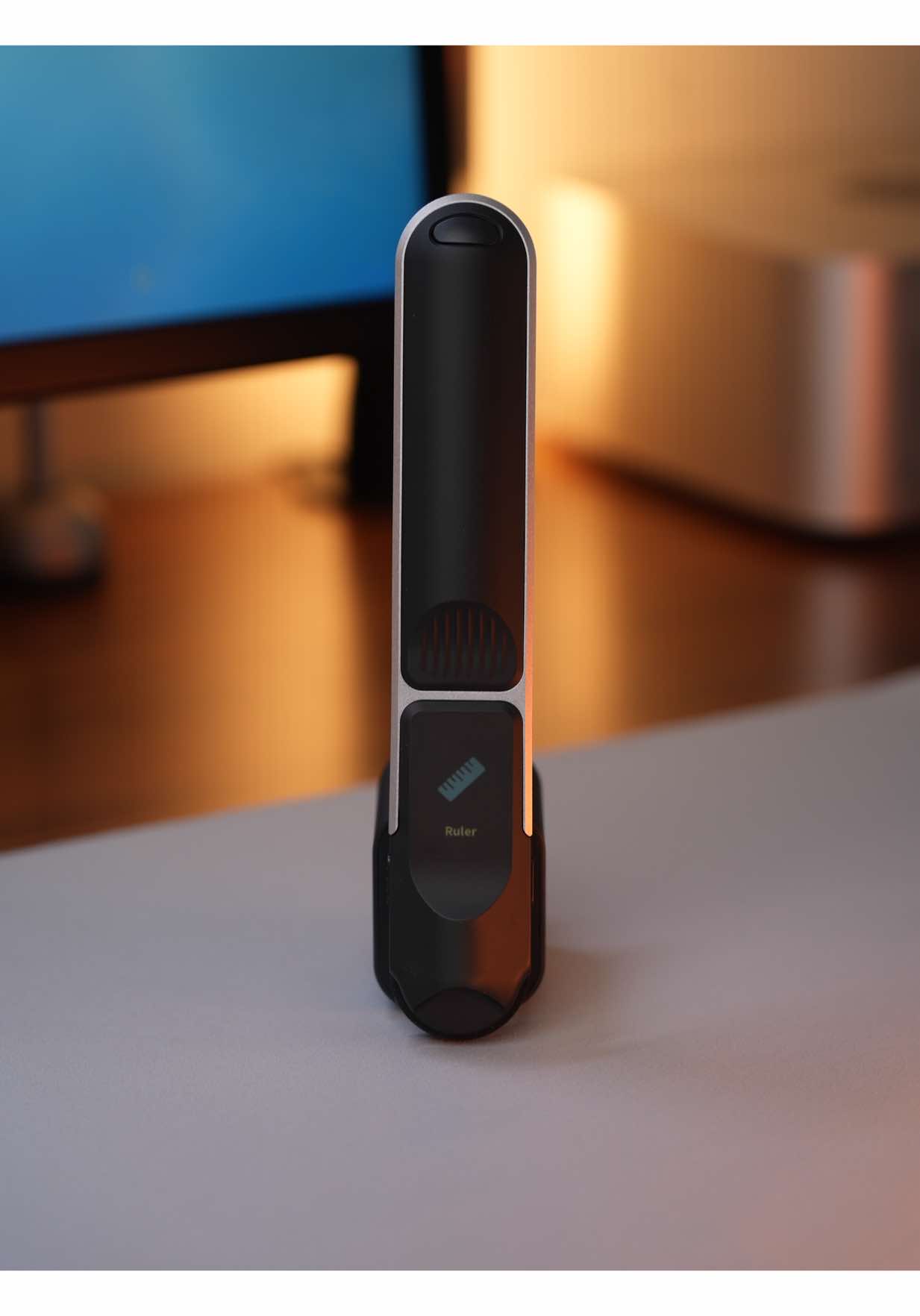The NeoRulerGO has been living on my desk lately, it measures anything, anywhere. Straight lines, weird angles, bumpy surfaces… it just works. Plus, it’s tiny enough to throw in a bag and forget until you need it. @HOZO Design  #neorulergo #smartruler #hozodesign #desksetup #homeoffice 