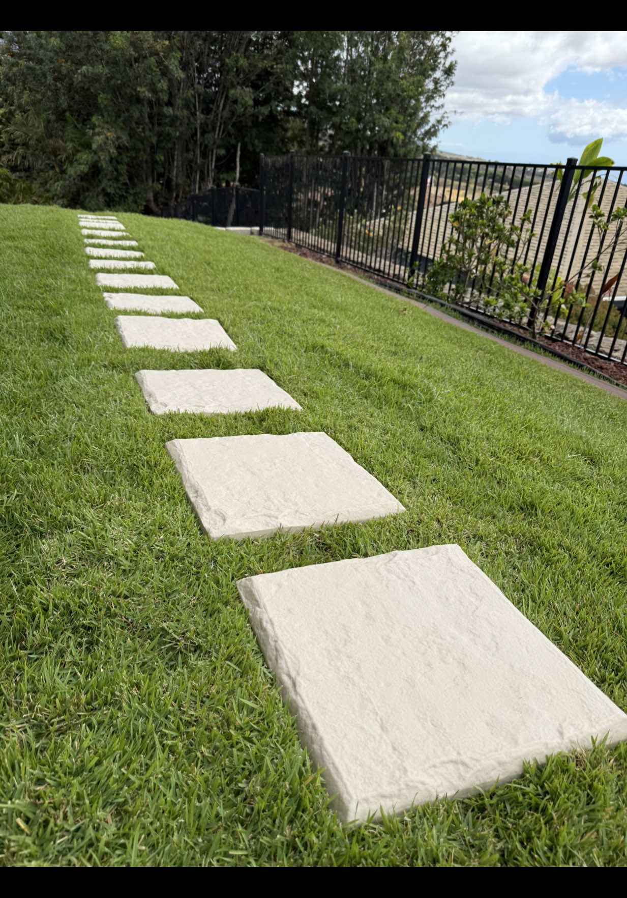 🔗In Bio! Outdoor Decorative Stepping Stone 💛 #amazonoutdoor #amazonhome #outdoordecor #founditonamazon #homehacks #outdoorhacks #outdoordecoration 