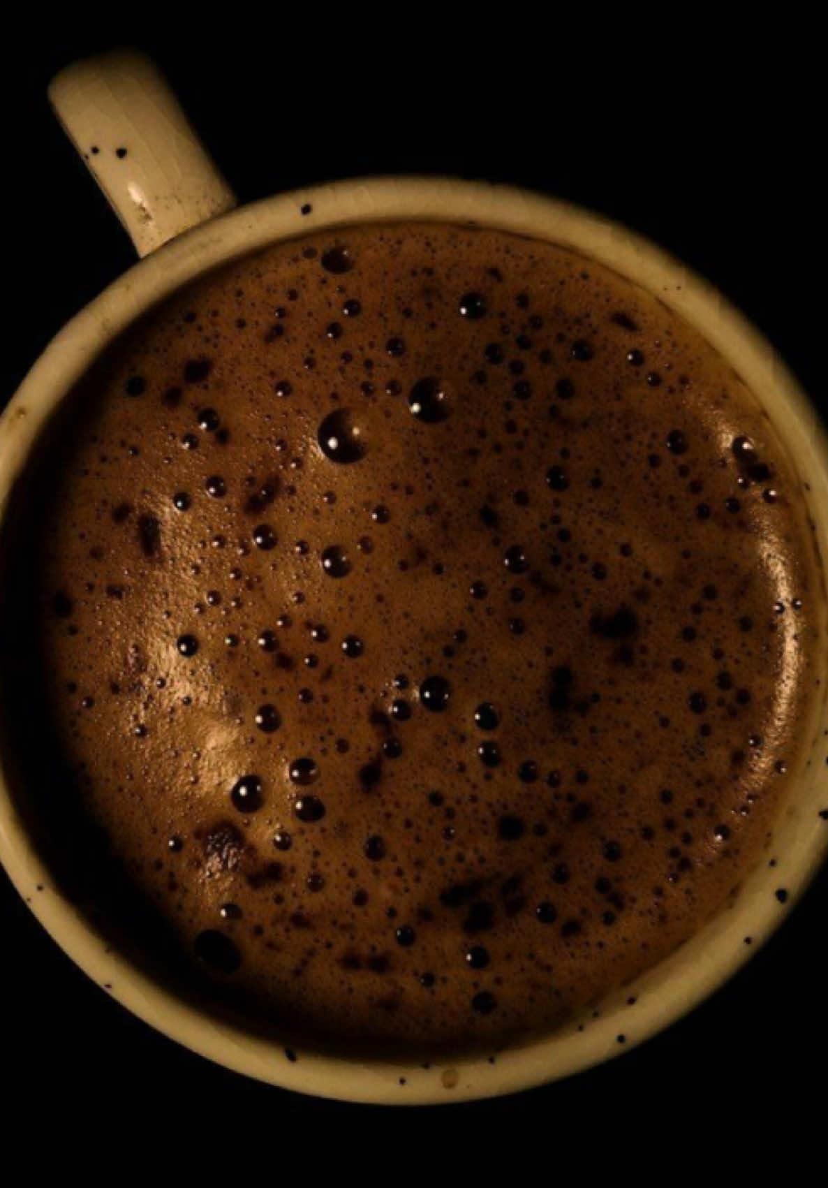 خۆشەویستی یەک لایەنەم بۆی هەیە بە شەوو ڕۆژ چاودێری دەکەم ،سەیرکردن و جوڵەکانی و شێوازی جل و بەرگی شارەزا ببوم، هەستێکی وام هەبوو بۆی کە ناتوانم باسی بکەم هەرچەندە هەوڵمدەدا کە پێی بڵێم بەڵام دڵم بەرگەی ئەوەی نەدەگرت کە قبوڵم نەکات بۆیە ئەوەم هەڵبژارد کە بە تاک لایەنە خۆشم بووێت و لە دوورەوە بەبێدەنگی سەیری بکەم ..🌚#fyppppppppppppppppppppppp #foryou #september #explore #fypageシ #ex .