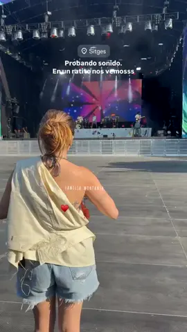 Camilo probando sonido para el show de hoy 🇪🇸 y Evaluna siendo su fan numero #1 🥹✨💗 #camilo #evaluna #instagram 