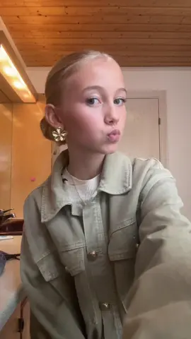 Fara at eta pizza við @⚽️❤️‍🔥MOHR VIDERØ❤️‍🔥⚽️ @Maya🤍 og erika❤️