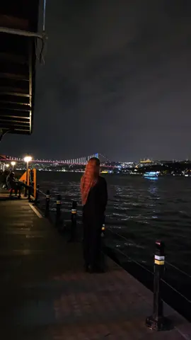 Güldürmeyen, ağlatmayan Sinsi bir ok Öldürmeyen Çaresi yok Bu yaranın...🥀 🎶Cihan Mürtezaoğlu-Bir Beyaz Orkide