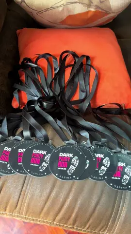 Las medallas acrílicas personalizadas que no sabías que necesitabas ✅🫵🏽 Estam demasiado pedidas para los Party Run, pide la tuya yaaaa! 🏃🏽‍♀️‍➡️👟🎉  #partyrun #run #Running #runner #medallas #personalizado 