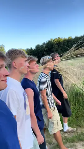 Fårks det smagte godt manner🌾🌾🌾🌾🌾🌾🌾🌾🌾🌾🌾 #fyp #bred #pizzaburgerchips #vichilleraltforhårdt 