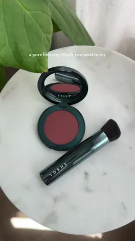So pigmented, blendable, and it blurs your pores! I’m wearing the shade, speakeasy. These pans are refillable as well. This might be my new fav blush. #soshe #blurringpillowblush #blurring #blush #soshebeauty  #pigmentedblush #blurringpores #viralblush 