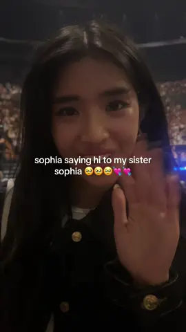 sweetest girl ever ! #katseye #katseye_sophia #sophialaforteza @Sophia Ortiz @sophia laforteza 