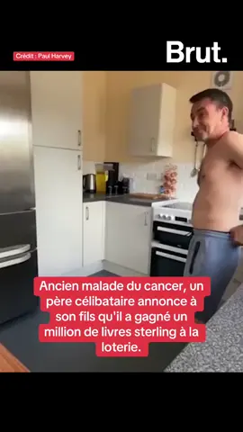 Ancien malade du cancer, un  père célibataire annonce à  son fils qu'il a gagné un  million de livres sterling à la loterie.