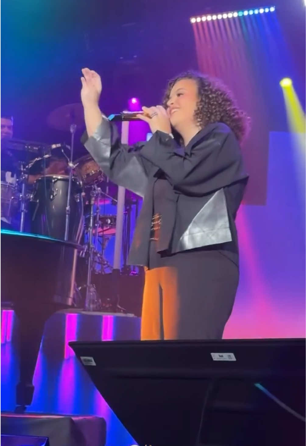 Un poquito de Lucero Mijares cantando “On The Radio” 🪩 #luceromijares #entrecomplices #luceritomijares #mijareshogaza #lucerito #mijares #lucero  @Lucero Mijares 