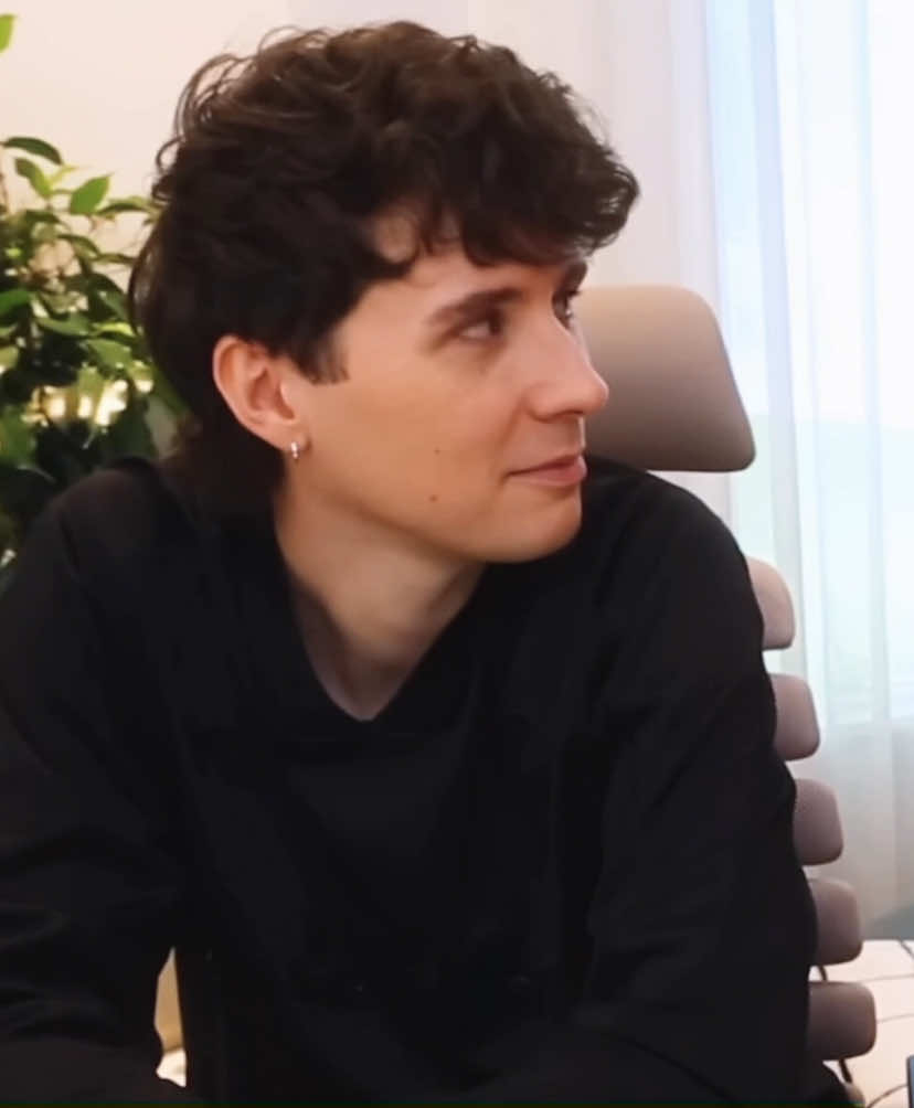 what you looking at Daniel? #danhowell #danandphil #danisnotonfire #phillester #amazingphil #britneyspears #youtubers #phan 