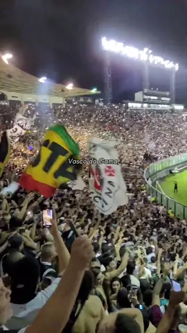🔘Na barreira eu vou festejar - Torcida do Vasco  🎥 Carlosvictor_6/YT e Yuri Pimenta/YT #vascodagama #philippecoutinho #fernandodiniz #gigantedacolina 