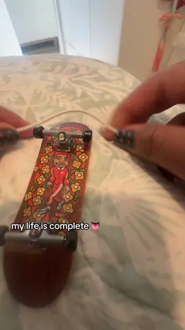 I love whoever invented this 😋#pinterest #wireheadphones #techdeck #inspo #fyp 