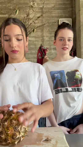 No one noticeddd💔 @themarias #noonenoticed #viralvideos #singing #coversong #trendingsongs #cover #foryou #reaction  #fridatune 