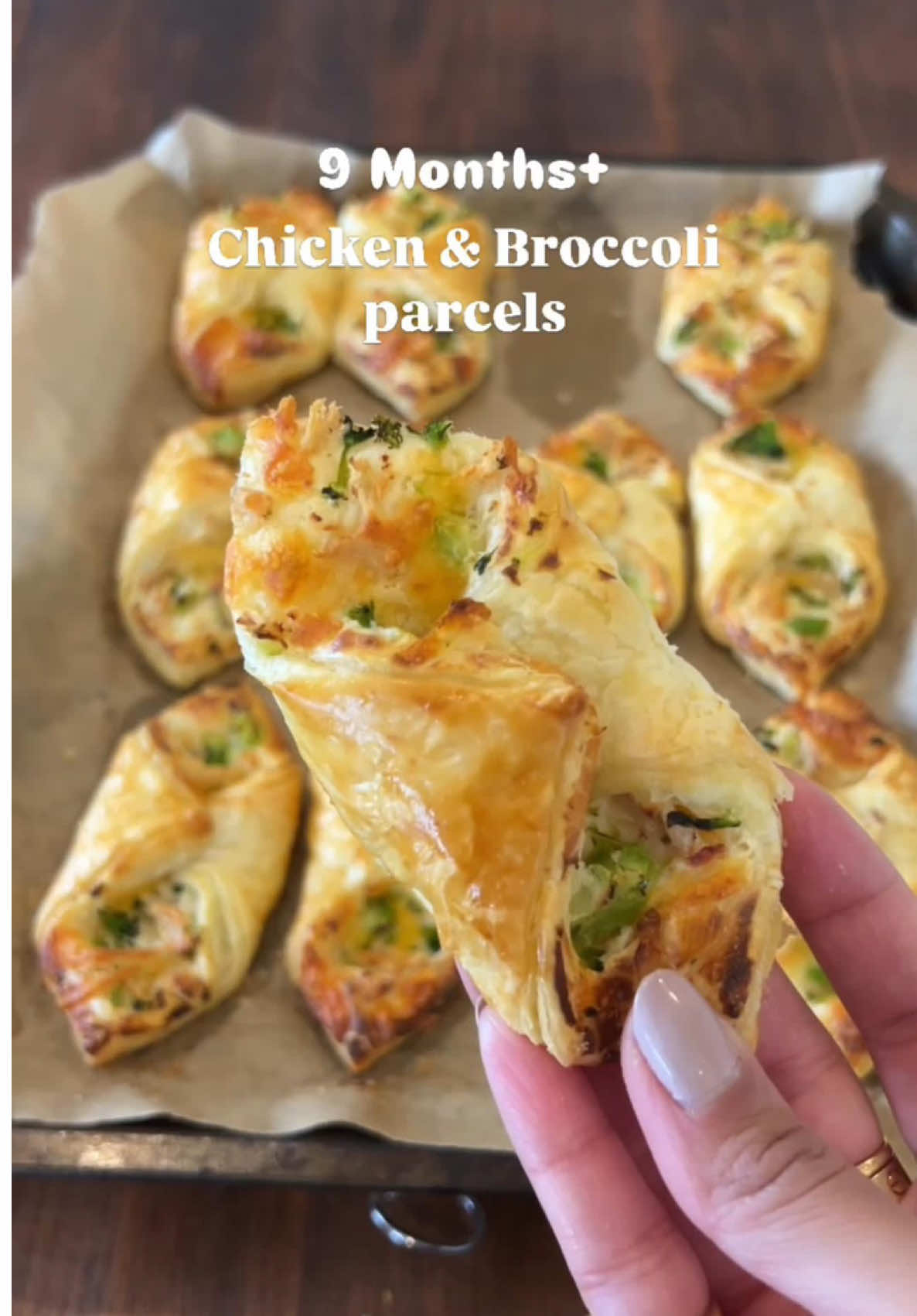 9 Months+ - Chicken & broccoli Parcels  INGREDIENTS  ▫️1 Roll puff pastry  ▫️2tbs Herb Cream Cheese  ▫️3 Broccolie Florets - Cooked  ▫️1/3 Chicken Breast - Cooked & Shredded  ▫️3tbs Grated Cheese ▫️1 Egg METHOD  ▫️STEP 1  Roll out puff pastry spread cream cheese then evenly sprinkle over broccoli,chicken & cheese  ▫️STEP 2  Cut evenly into 12 squares then take 2 corners for opposite ends and fold inwards over lapping slightly  ▫️STEP 3  Place parcels onto a lined baking tray. Whisk egg in a bowl and brush to the parcels  ▫️STEP 4  In a pre heated oven bake at 180C for 25mins until golden brown  👩‍🍳 PreTime - 10 Mins  ⏰ Cook Time - 25 Mins  👶🏻 Suitable - 9 Months+ ❄️ Freeze - 3 Months  🔥 Re-Heat - Oven  #weaning #babyweaningideas #weaningjourney #babymeal #babyledweaningrecipes #breastfeeding #breastfedbaby #weaningrecipes #firsttimemum #6months #weaning6monthold #babyledweaning #blwideas #blwinspiration  #blw #blwlunch #familymeals #blwdinner #toddlerfood #toddlermeals #whatsonmyplate #6monthsweaning #17months 