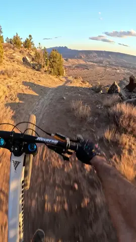 Tag a bro you need to go riding with 🤘 • Follow @themtbfeed for more MTB content 🔥 DM FOR REMOVAL! • #enduromtb #downhillmtb #mtblove #mountainbiker #mountainbikes #mtbpictureoftheday #mtblifestyle #downhill #mtbgram #mtbiking #mtbrider #fullsuspension #travel #mtb #motivation #adventure 