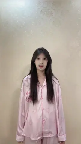 如果再遇到爱的人记着去拉住他的手～#爱如潮水 #变装 #手势舞 @文文不乖WWBUGUAI #爱如潮水变装 