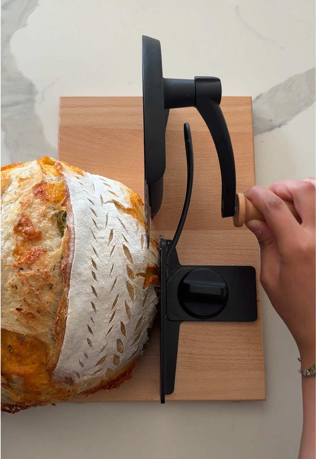 Slicing sourdough it like it’s worth millions with this manual bread slicer 😆⚙️ This was a Jalapeño + Sharp Cheddar Cheese Loaf 😋 Comment “slicer” or check out my page for details 💕 #manualbreadslicer #breadcuttingmachine #breadcutter #slicer #brotschneidemaschine #breadslicer #Sourdough #sourdoughbread #sourdoughslicer #sourdoughslices #jalapenocheesebread #bakersoktiktok #sourdoughtok  #lievitomadre #masamadre #promisedgoodsbakery #promisedgoods
