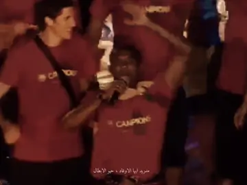 هم فقط يذكرون الريال، كأن الشمس ما تشرق إلا في سماء مدريد، احتفالاتهم في كل شيء، الريال في عقولهم، مو بس فريق، أسطورة تسكن أعماقهم، وجوهرة تلمع في فخرهم. لما يتكلمون، كل كلامهم عن ريال مدريد، وفي كل فرحة وإنجاز، يظهر الريال كملك لا ينازع. هذا سر قوتهم، وجوهر عظمتهم، الريال مو بس نادي، هو هوية، وإرث خالد، يبقى في قلوب اللي عاشوا الفخر والبطولات #fyp #realmadrid 