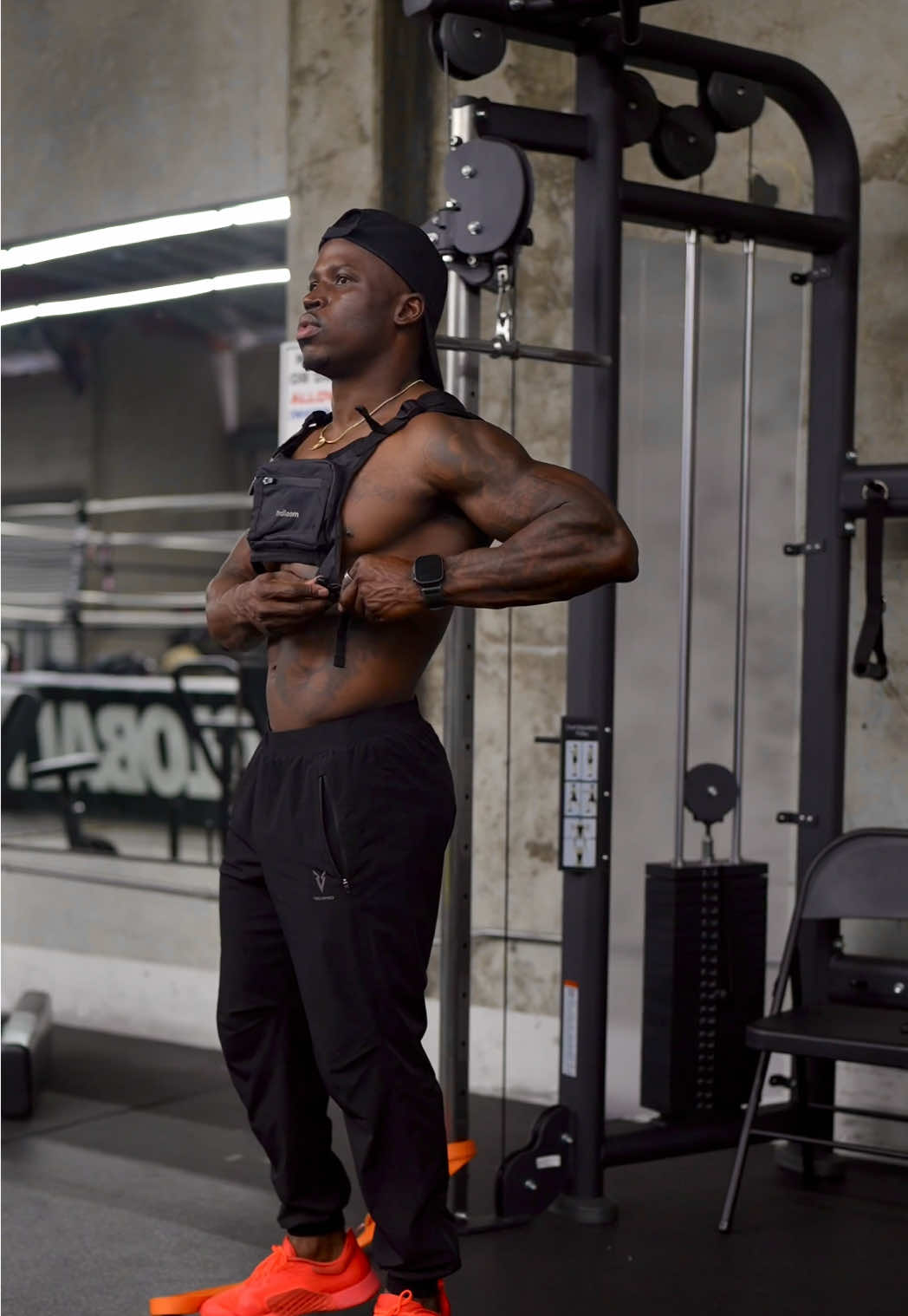 This chest pack takes the gym swag to another level! Convenient, versatile, and stylish. 🔥