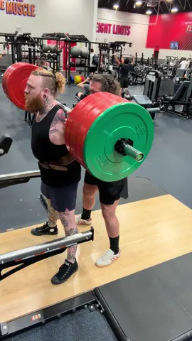 Quick little 335 PR pump after a long squat day. First day using a belt. I def have more in the tank, just taking it slow to not hurt myself! #GymTok #squats #gym #gojim #stronk 