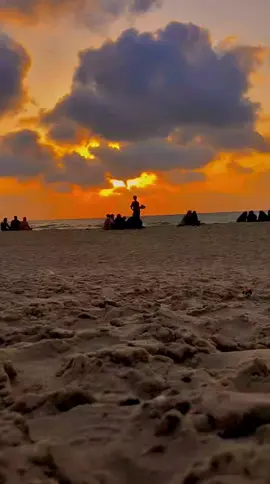 جعل الليّالي تداري خَاطر الطيبّ .🌷