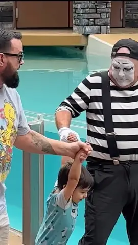 Soo funny #lol #tomthemime #totanthemime #tomtheseaworldmime #mime #seaworldmime #thebestoftom #bestreactionprank #totanthemime #funny 