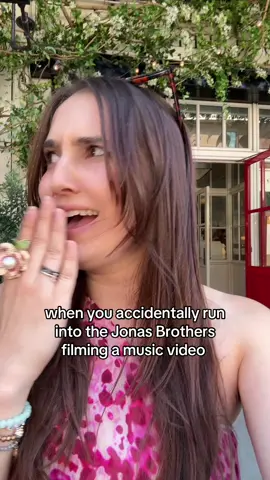 @Jas  i love new york 😂 and if anyone wants to give me tickets to sunday.. heyyyy #jonasbrothers #hannahmontana @Jonas Brothers 