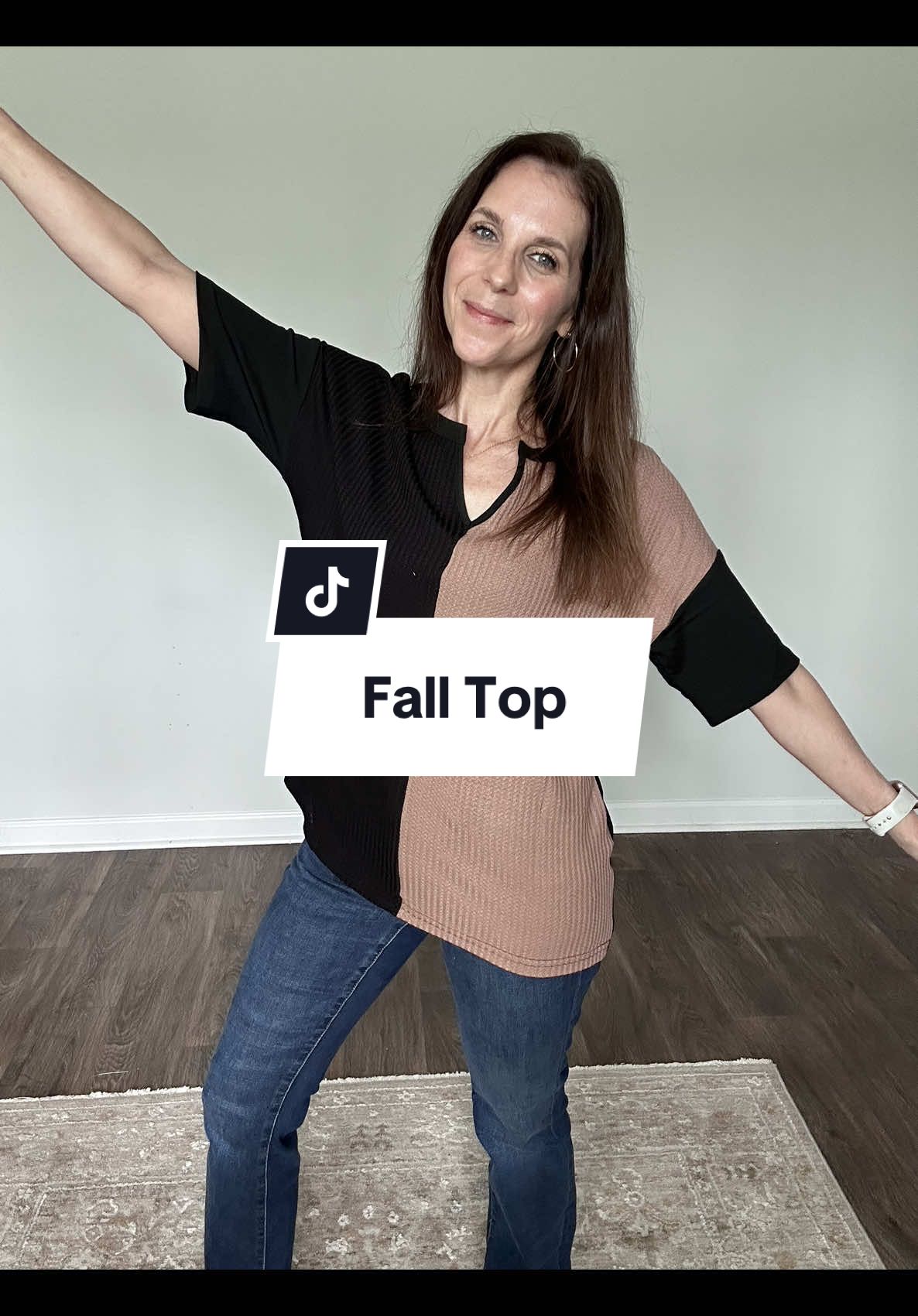 Two-tone vibes 🍂 #falltop #falloutfitideas #fallfashion #fallootd #falloutfit 