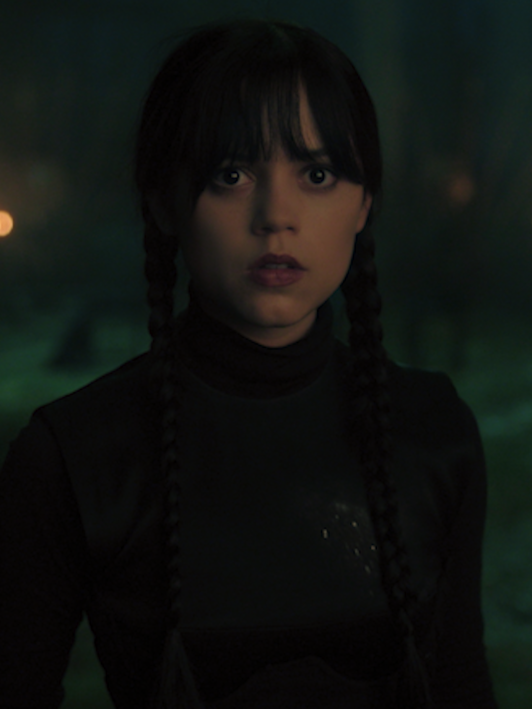 O jeito da Wandinha e da Mortícia resolverem um problema de mãe e filha é tão... PECULIAR... #wandinha #wednesday #WednesdayNetflix #jennaortega #netflixbrasil #tiktokmefezassistir